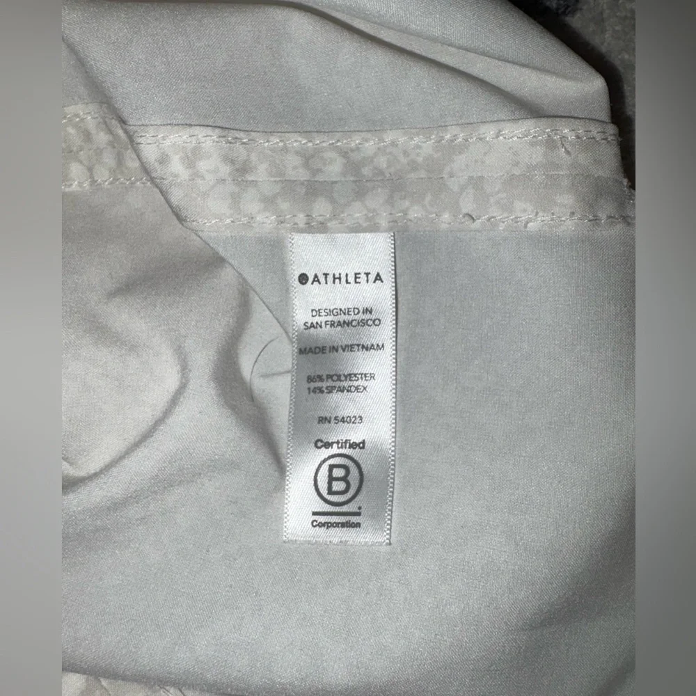 Athleta Women’s Sleeveless White Tank Top, white/light gray snakeskin print, XXS - Picture 4 of 5